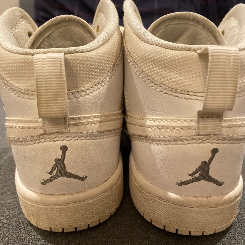 Air Jordan - Picture 2 of 2